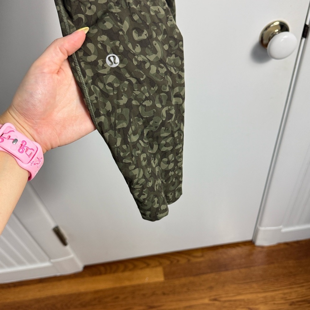 Lululemon Base‎ Pace High-Rise Tight 25" Intertwined Camo Medium Olive Multi 2 - Picture 5 of 11